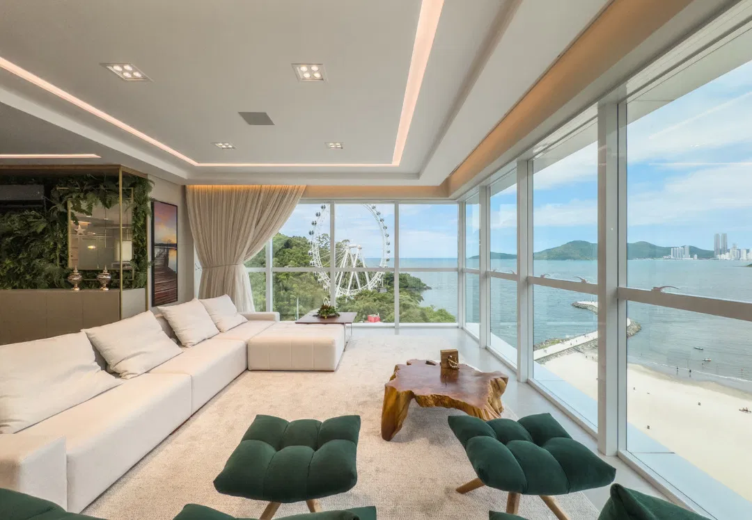 Apartamento no Ed. Sky Tower em Balneário Camboriú de frente para o mar - foto 3