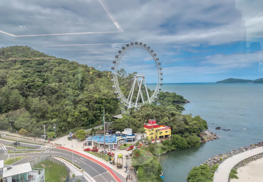 Apartamento no Ed. Sky Tower em Balneário Camboriú de frente para o mar - foto 5
