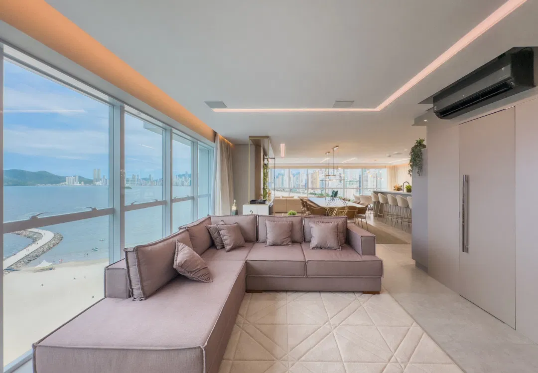 Apartamento no Ed. Sky Tower em Balneário Camboriú de frente para o mar - foto 6