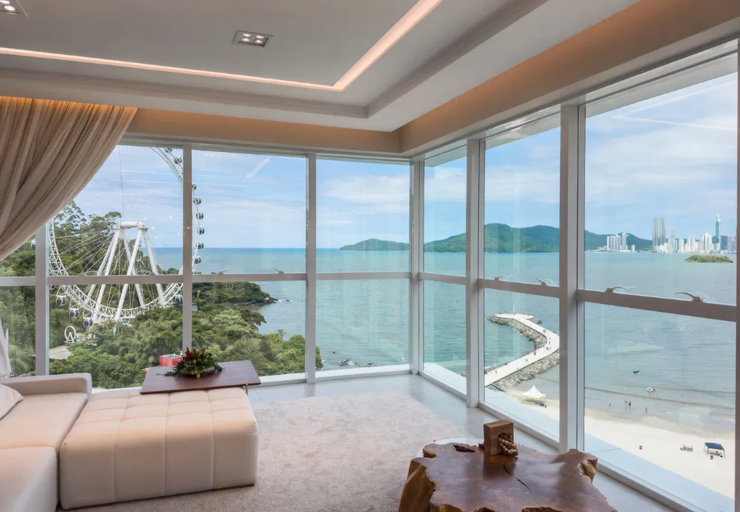 Apartamento no Ed. Sky Tower em Balneário Camboriú de frente para o mar - foto 7