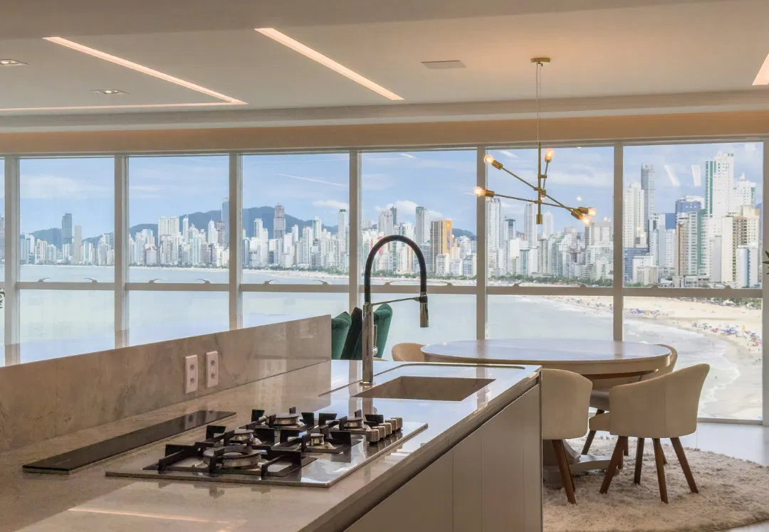 Apartamento no Ed. Sky Tower em Balneário Camboriú de frente para o mar - foto 20