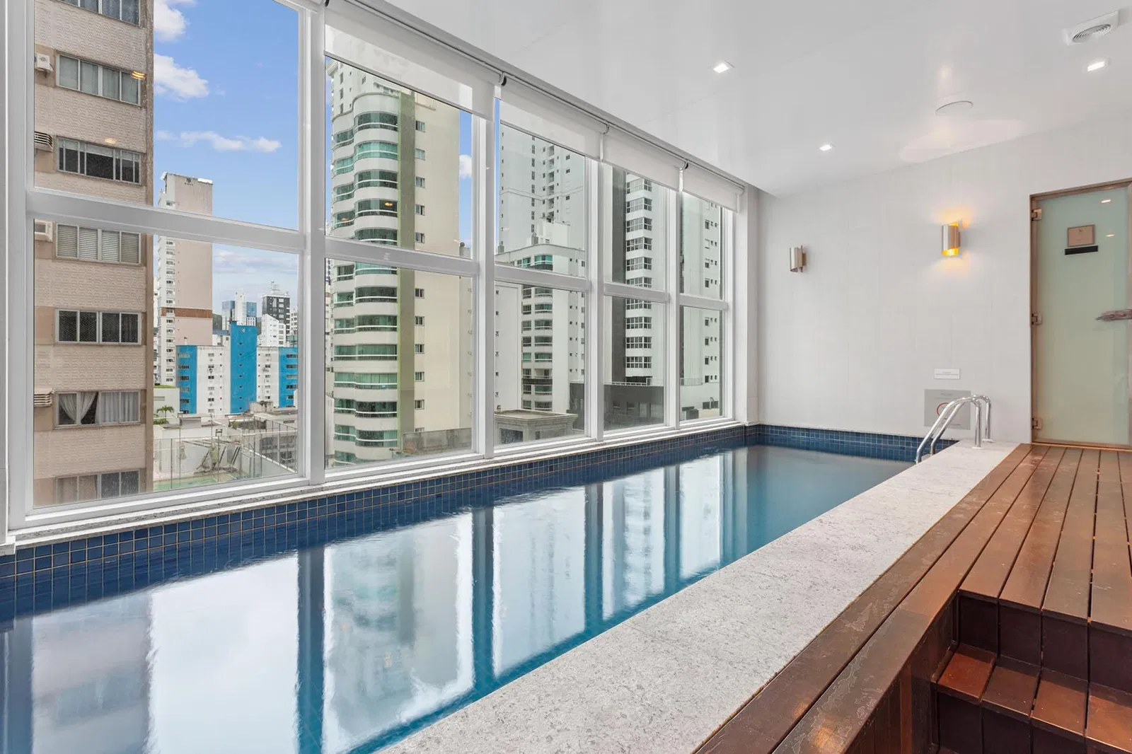 Apartamento no Ed. Sky Tower em Balneário Camboriú de frente para o mar - foto 39