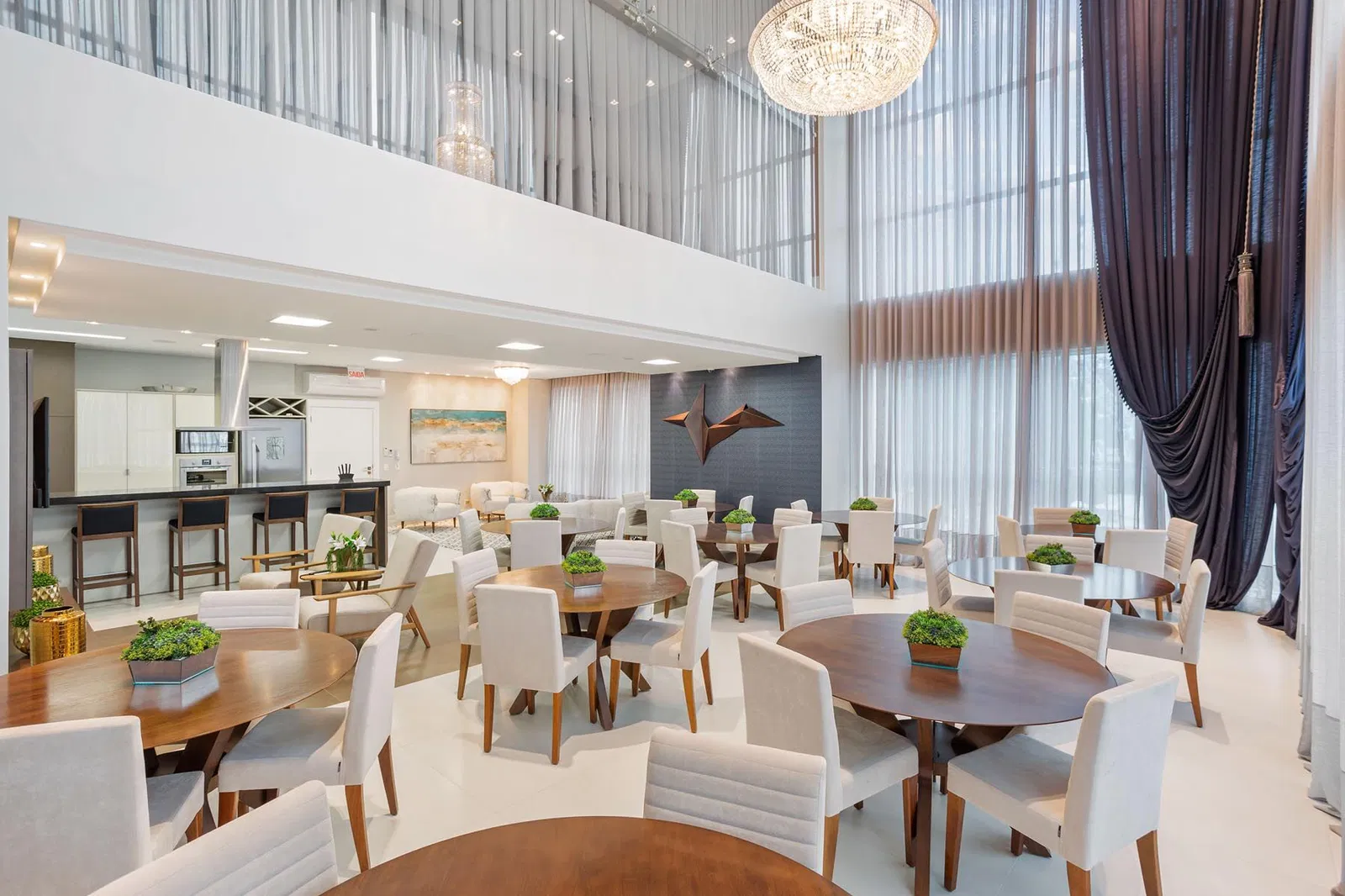 Apartamento no Ed. Sky Tower em Balneário Camboriú de frente para o mar - foto 40