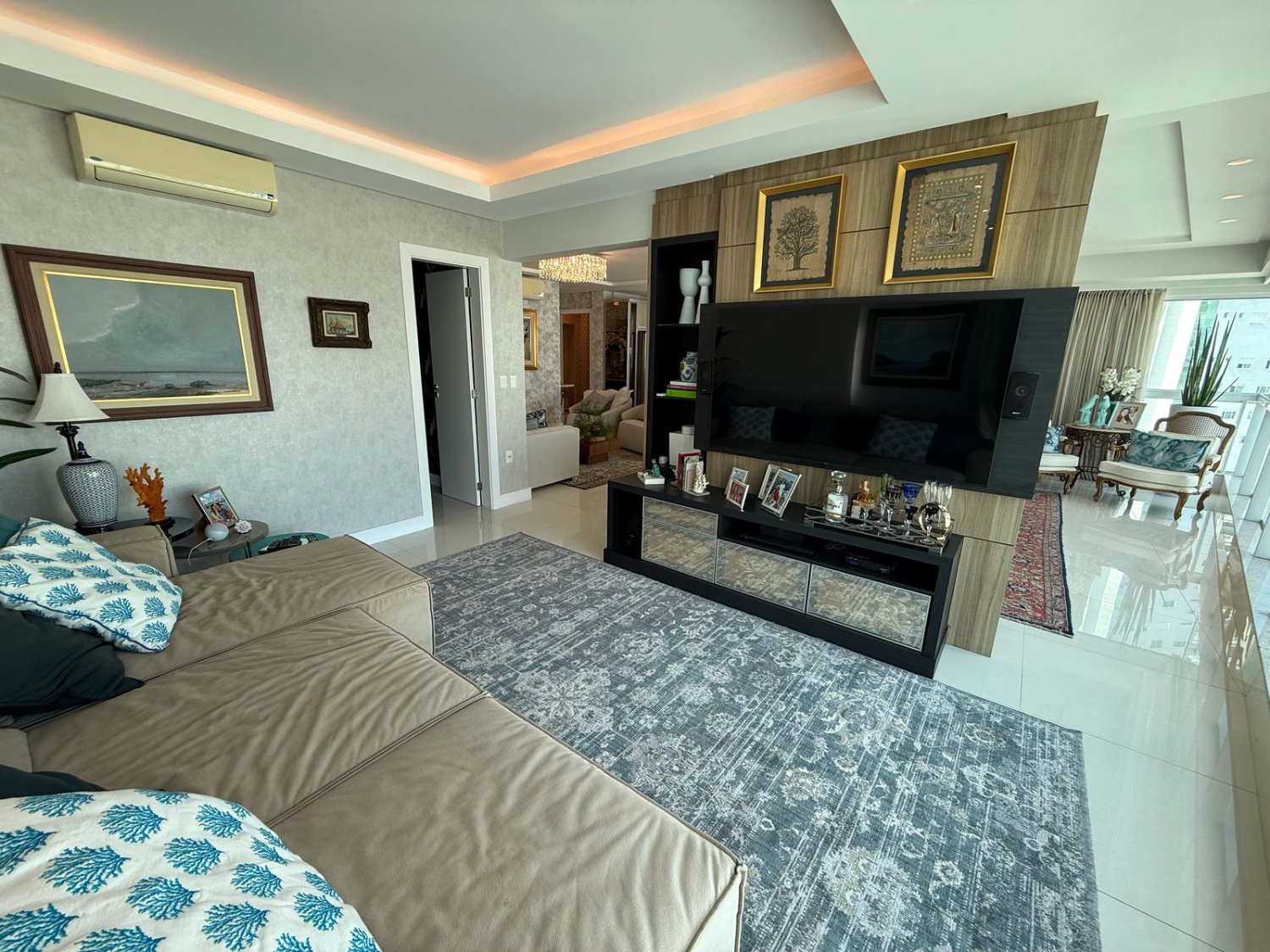Apartamento à venda no Edifício Ilha de Symi no Centro de Balneário Camboriú