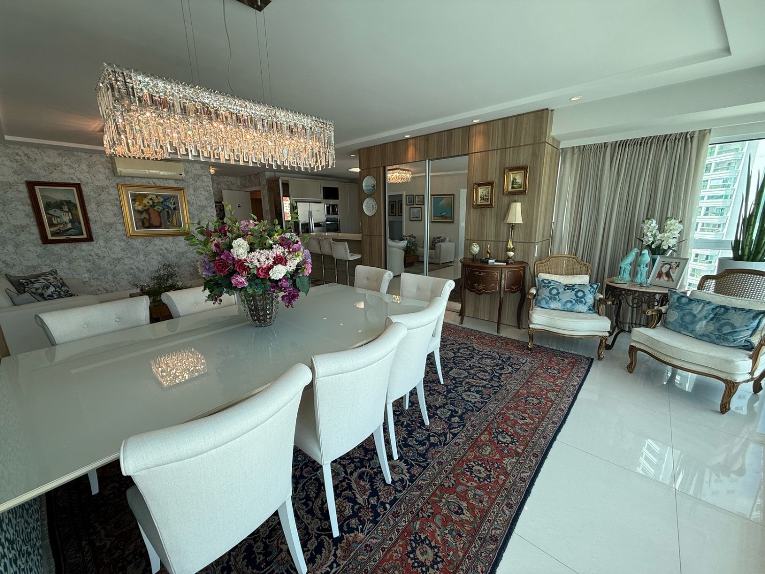 Apartamento à venda no Edifício Ilha de Symi no Centro de Balneário Camboriú
