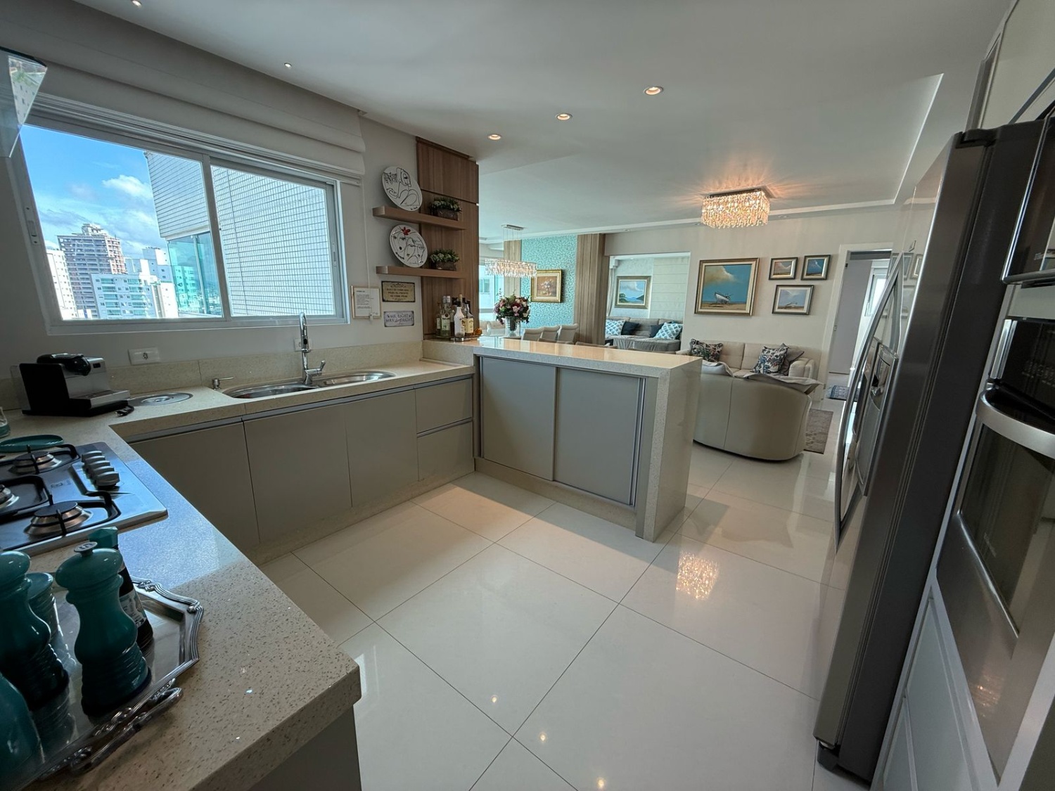 Apartamento à venda no Edifício Ilha de Symi no Centro de Balneário Camboriú