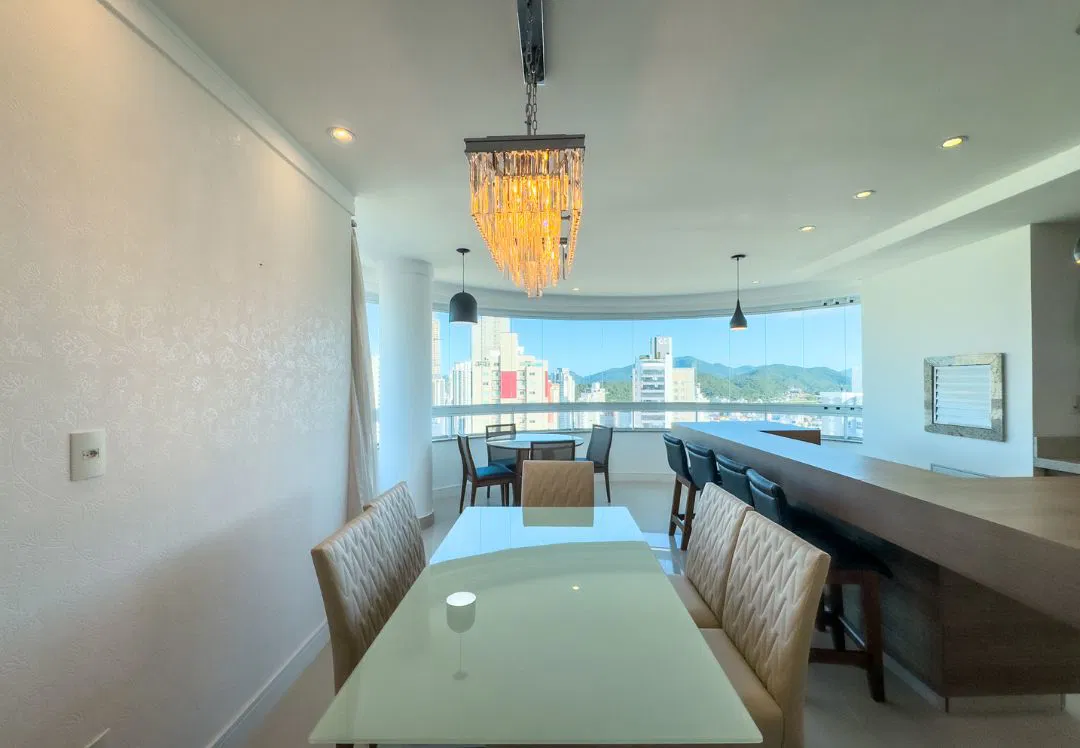 Apartamento à venda no Edifício Torre D'Veneza no Centro de Balneário Camboriú