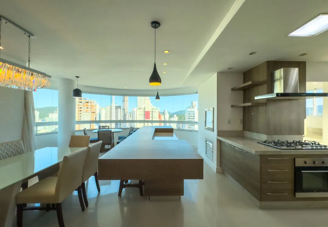 Apartamento à venda no Edifício Torre D'Veneza no Centro de Balneário Camboriú