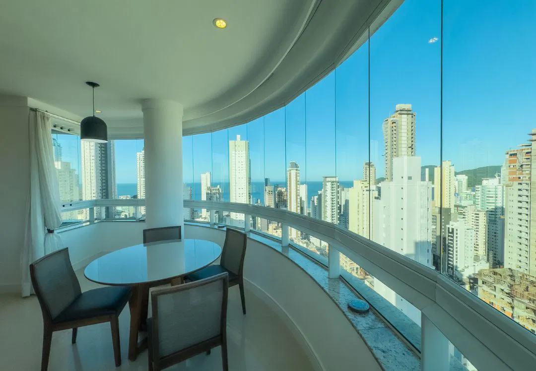 Apartamento à venda no Edifício Torre D'Veneza no Centro de Balneário Camboriú