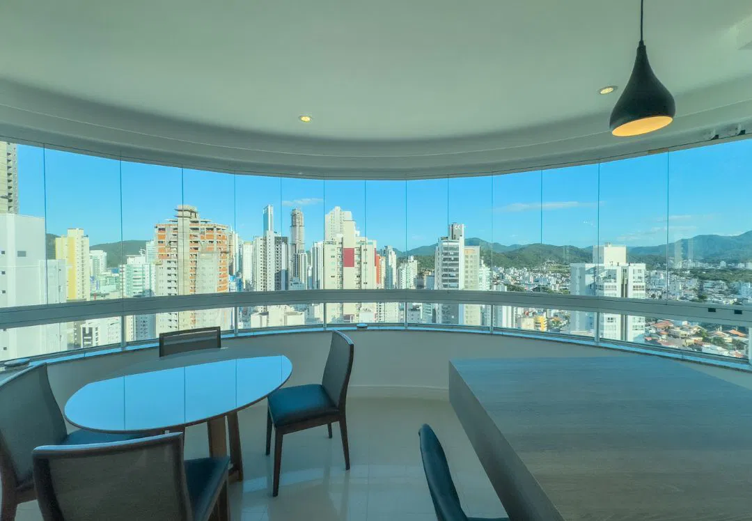 Apartamento à venda no Edifício Torre D'Veneza no Centro de Balneário Camboriú