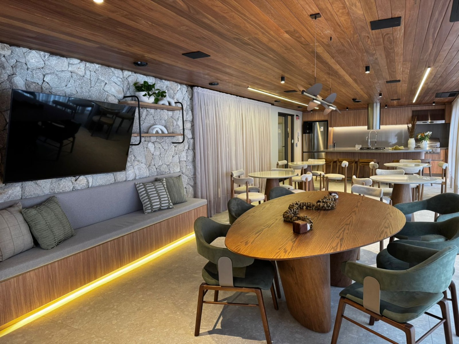 Apartamento no Ed. Brava Sixteen na Praia Brava - foto 12