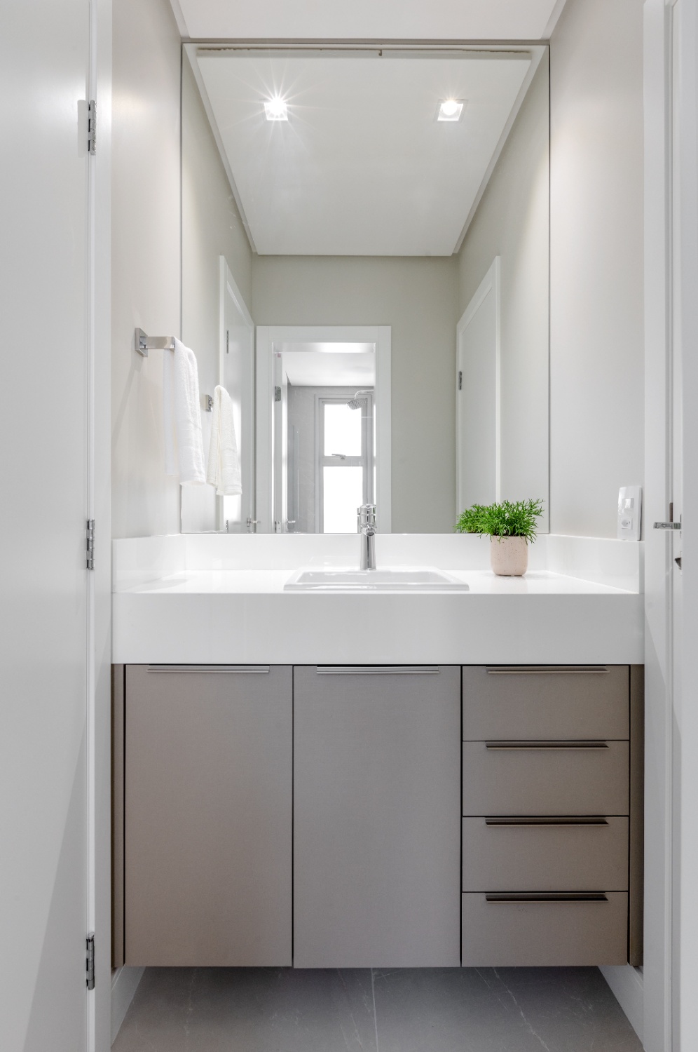 Apartamento Mobiliado no Ed. Charmant Residence em Balneário Camboriú