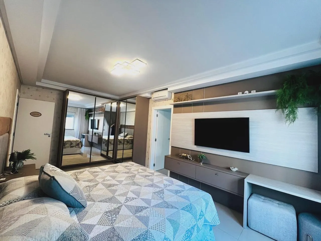 Apartamento Garden no Edifício Santorini em Meia Praia - foto 4