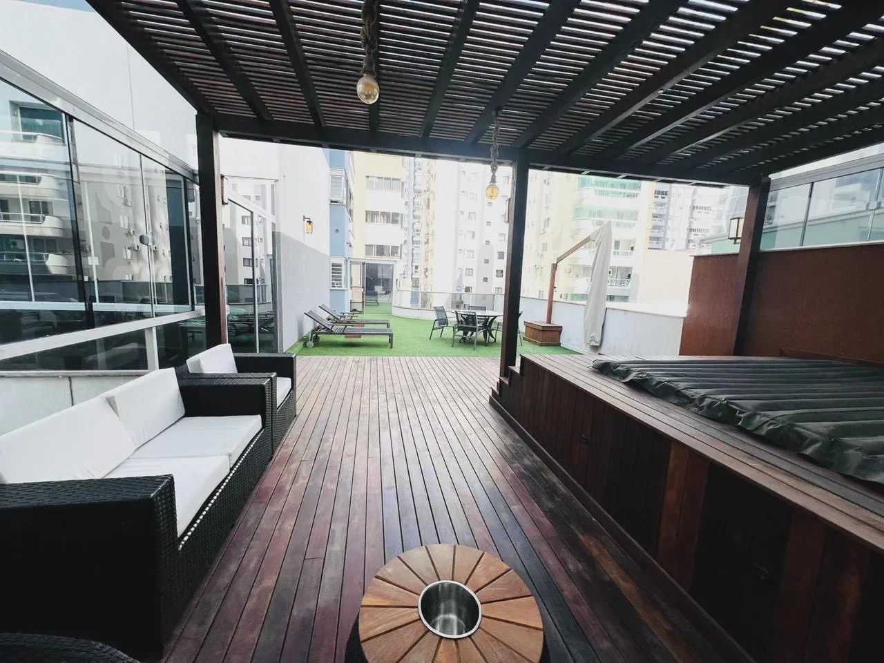 Apartamento Garden no Edifício Santorini em Meia Praia - foto 12