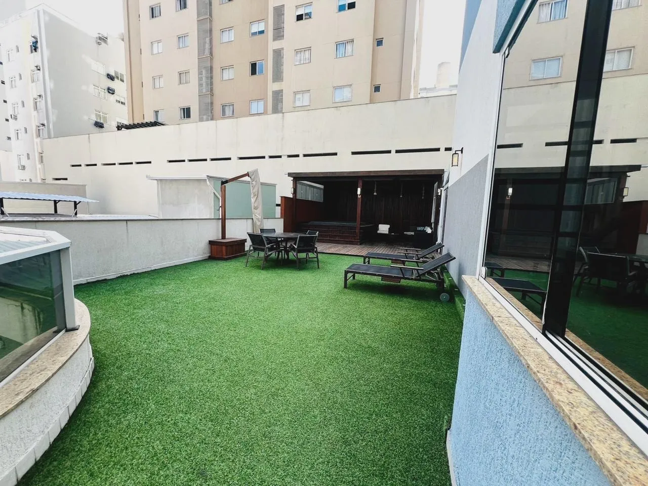Apartamento Garden no Edifício Santorini em Meia Praia - foto 18
