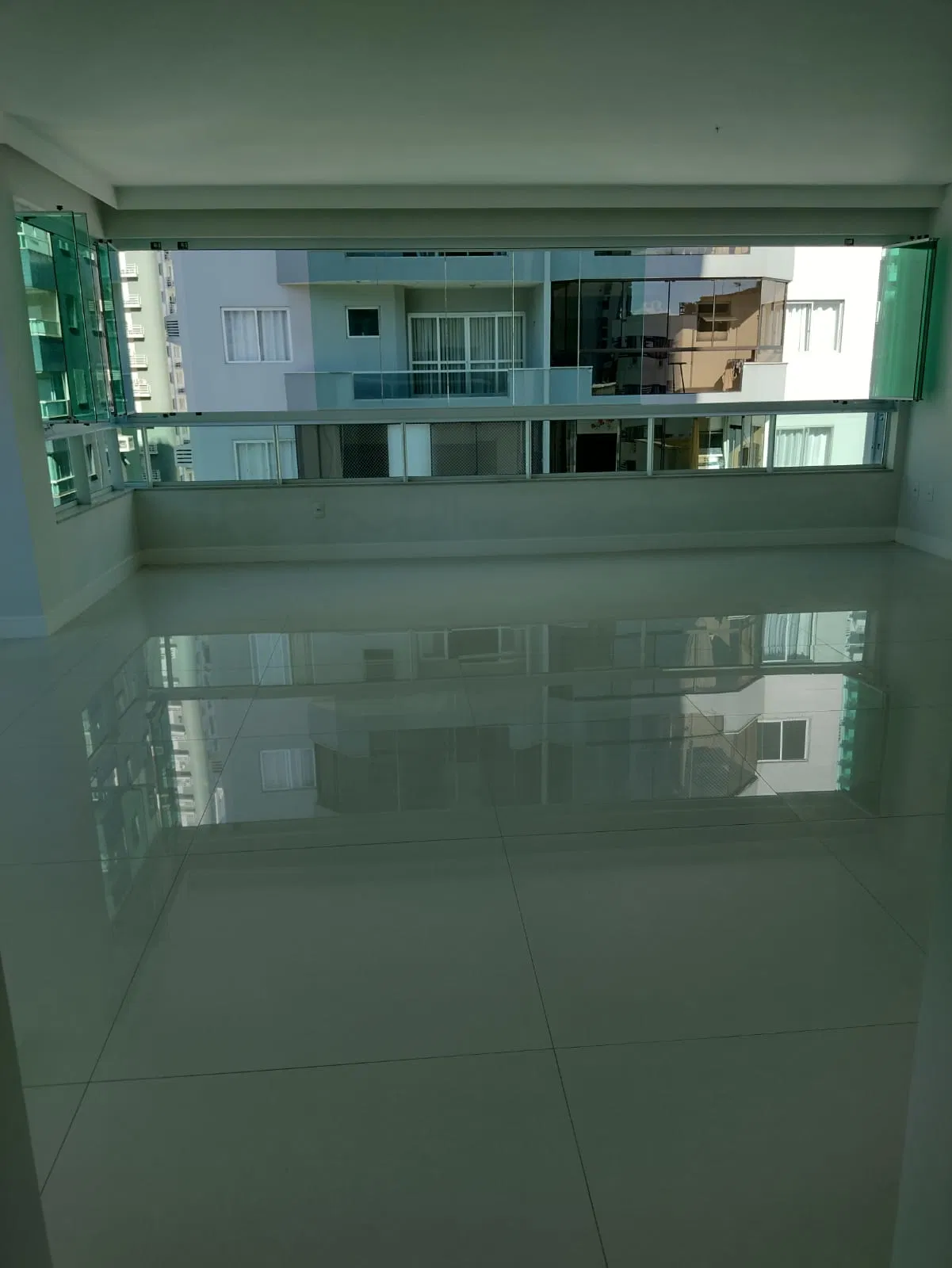 Apartamento no Edifício Cidade Jardim no Centro de Balneário Camboriú - foto 2