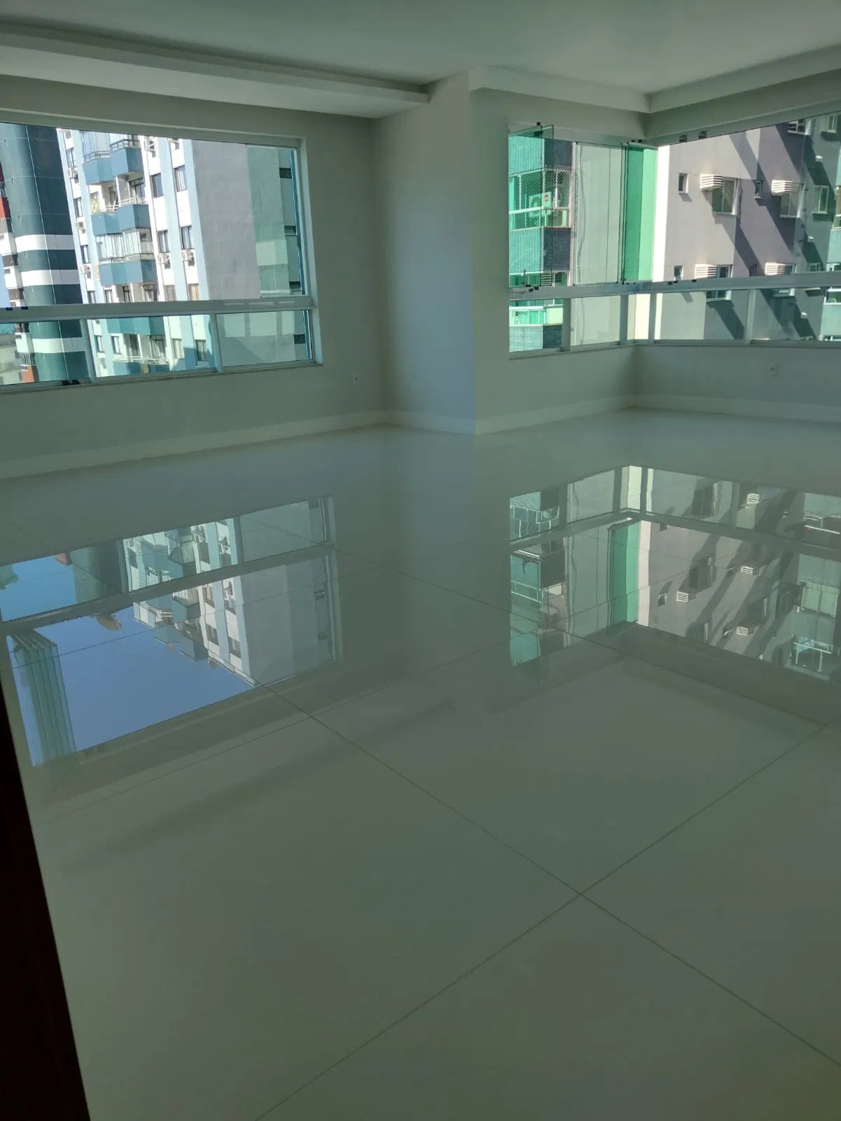 Apartamento no Edifício Cidade Jardim no Centro de Balneário Camboriú - foto 4
