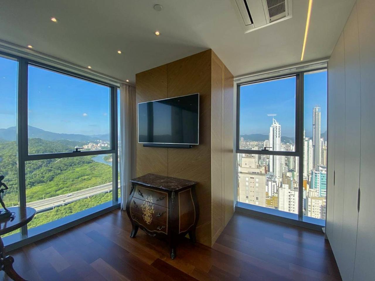 Apartamento no Edifício Copenhagen em Balneário Camboriú - foto 17