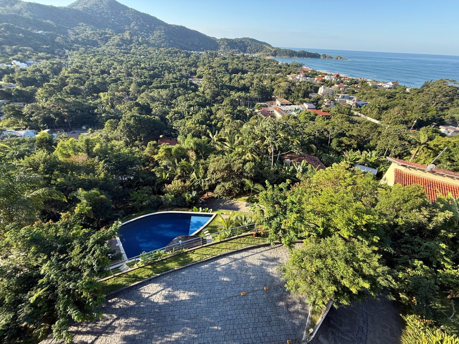 Casa na praia do Estaleiro em Balneário Camboriú - foto 14