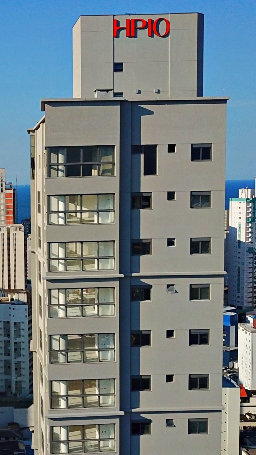 Apartamento no Ed. Home Square Residence no Centro de Balneário Camboriú