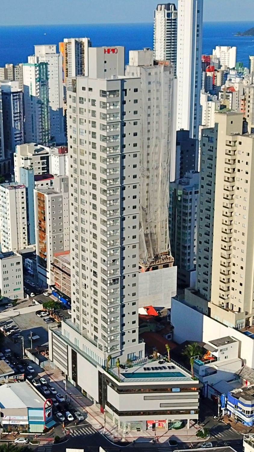 Apartamento no Ed. Home Square Residence no Centro de Balneário Camboriú