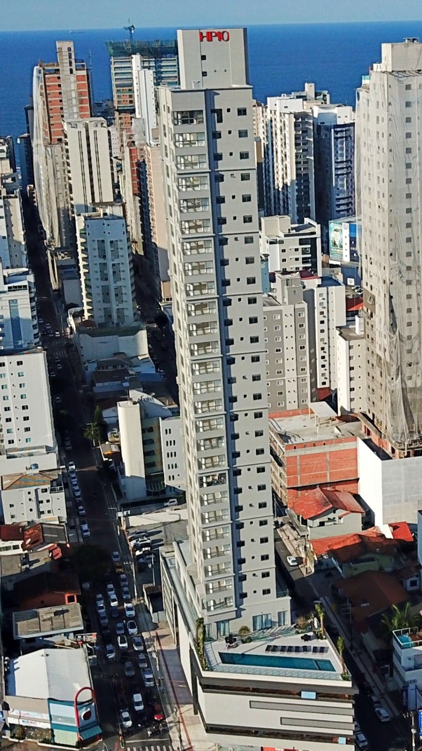 Apartamento no Ed. Home Square Residence no Centro de Balneário Camboriú