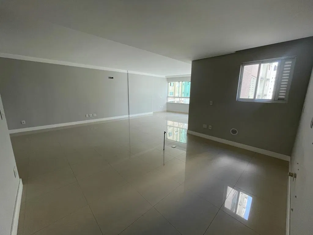 Apartamento no Edifício Lorena Cristina em Balneário Camboriú - foto 2