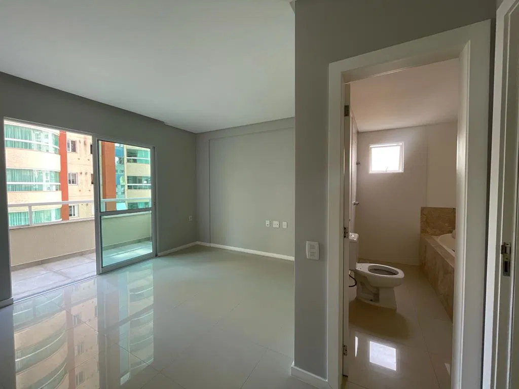 Apartamento no Edifício Lorena Cristina em Balneário Camboriú - foto 18
