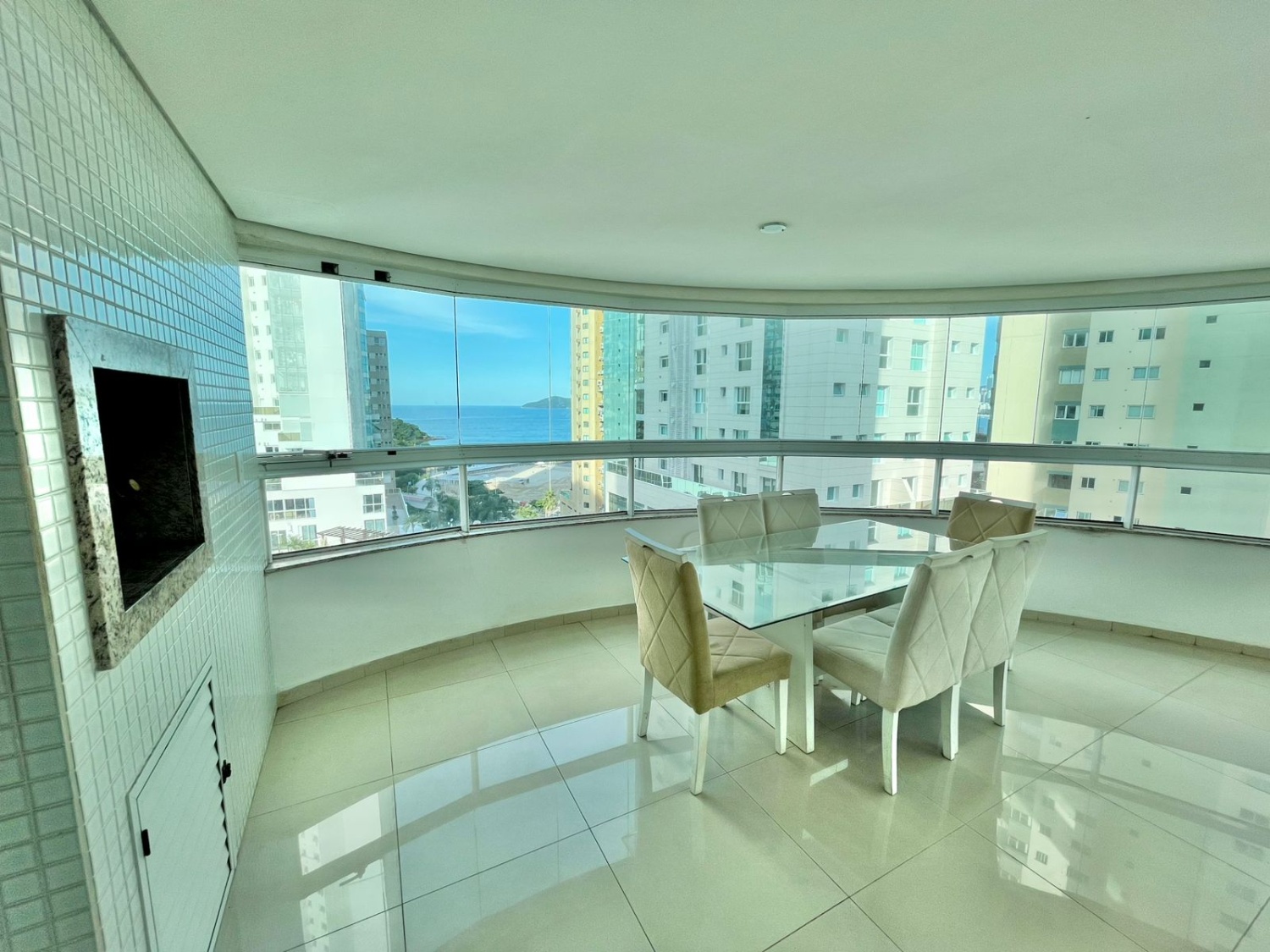 Apartamento no Edifício Torre de Málaga em Balneário Camboriú - foto 2