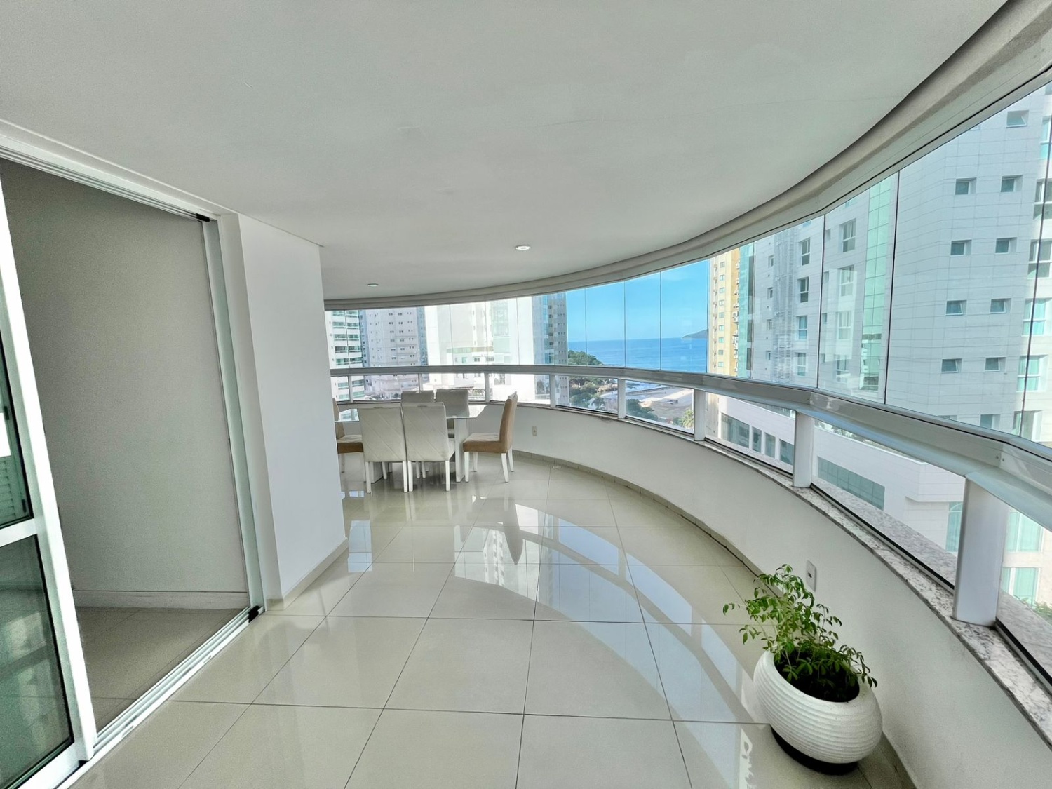 Apartamento no Edifício Torre de Málaga em Balneário Camboriú - foto 3