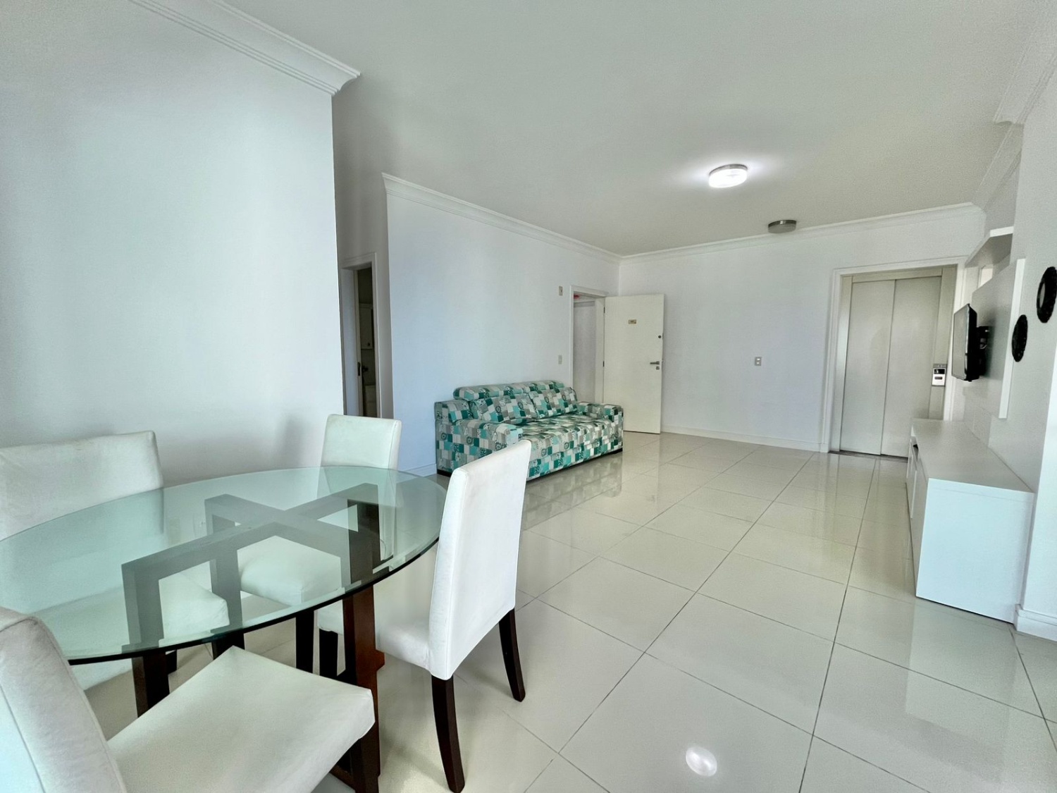 Apartamento no Edifício Torre de Málaga em Balneário Camboriú - foto 5