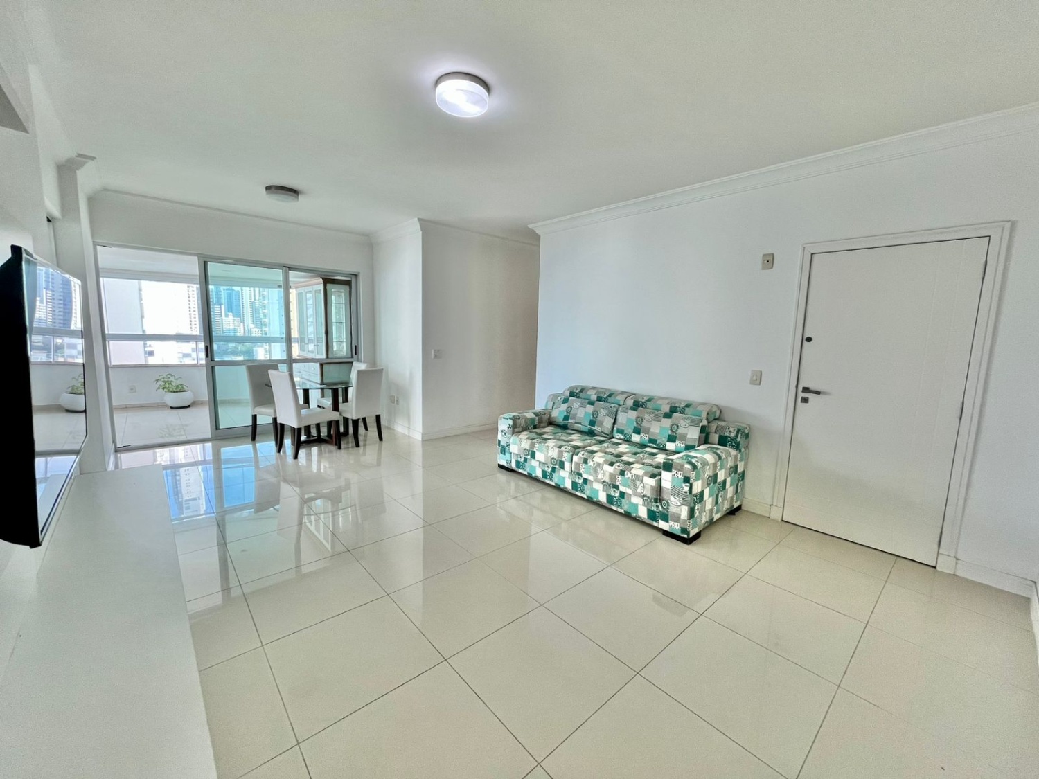 Apartamento no Edifício Torre de Málaga em Balneário Camboriú - foto 6