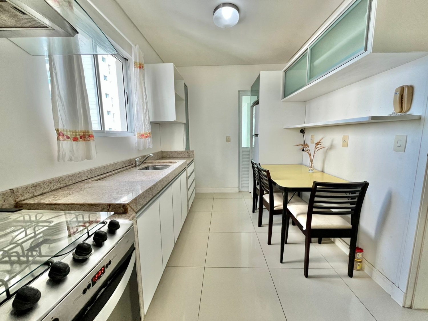 Apartamento no Edifício Torre de Málaga em Balneário Camboriú - foto 7