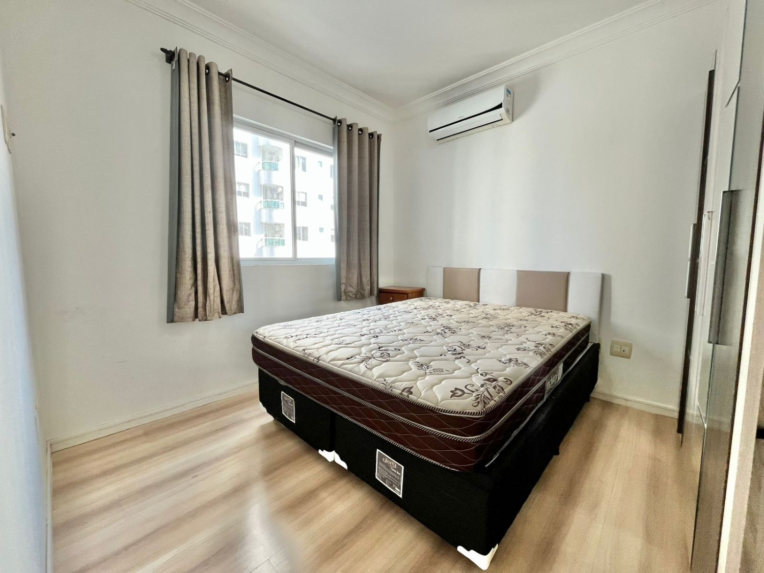 Apartamento no Edifício Torre de Málaga em Balneário Camboriú - foto 9