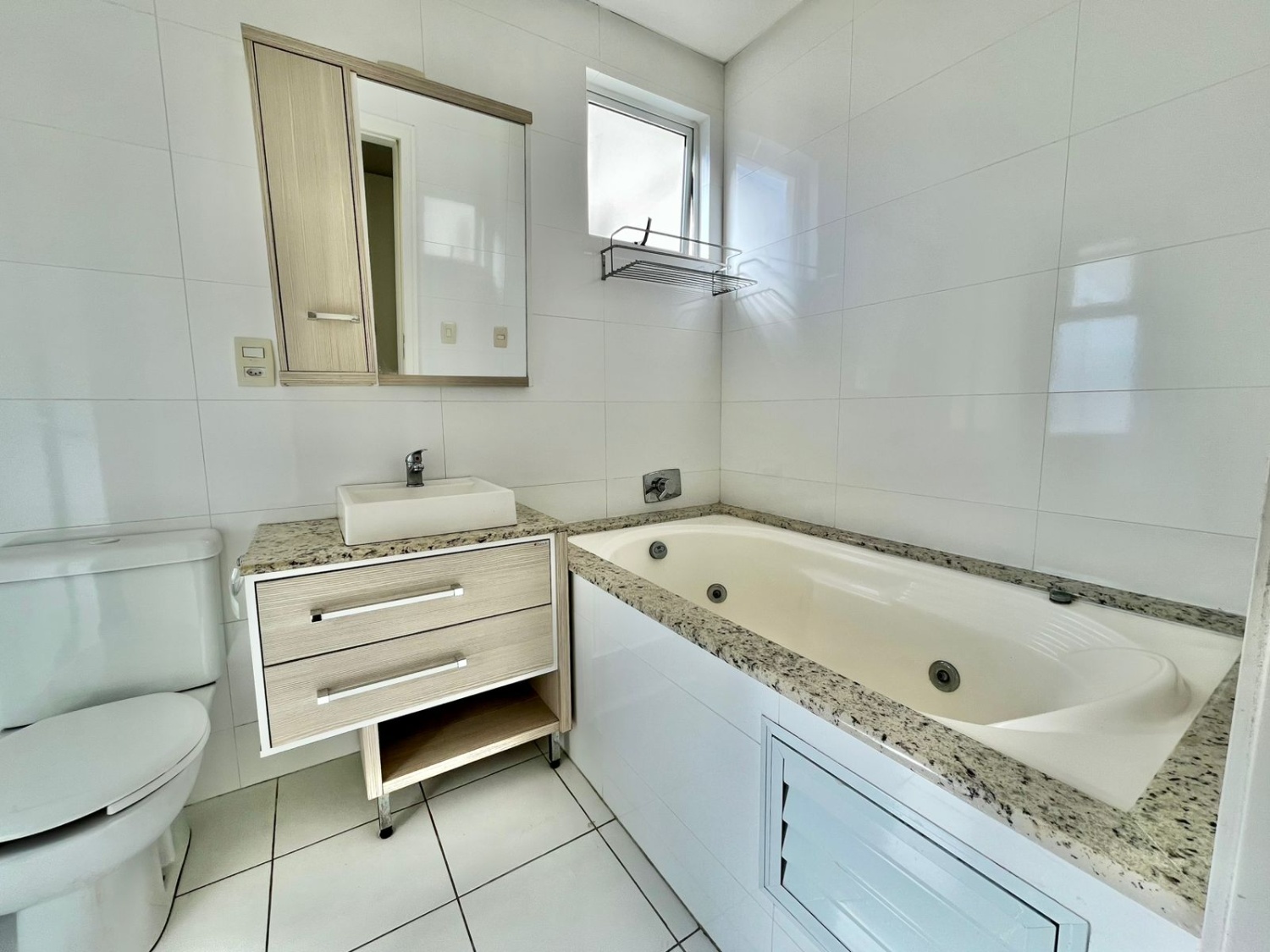 Apartamento no Edifício Torre de Málaga em Balneário Camboriú - foto 10
