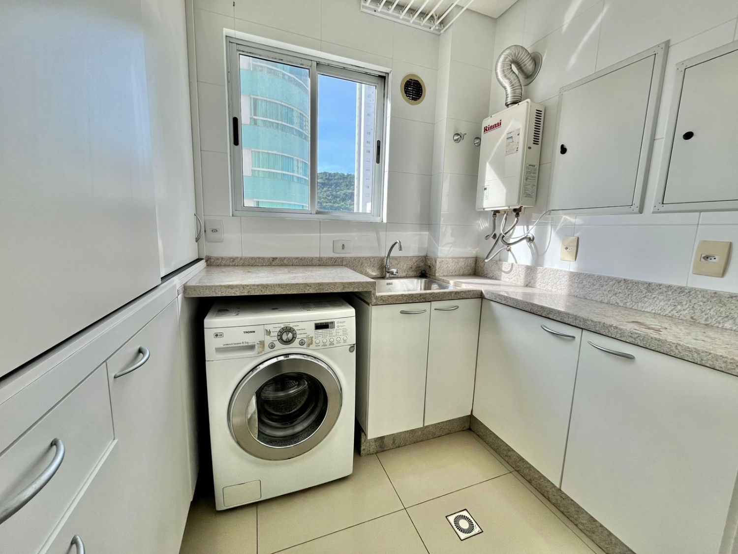 Apartamento no Edifício Torre de Málaga em Balneário Camboriú - foto 16