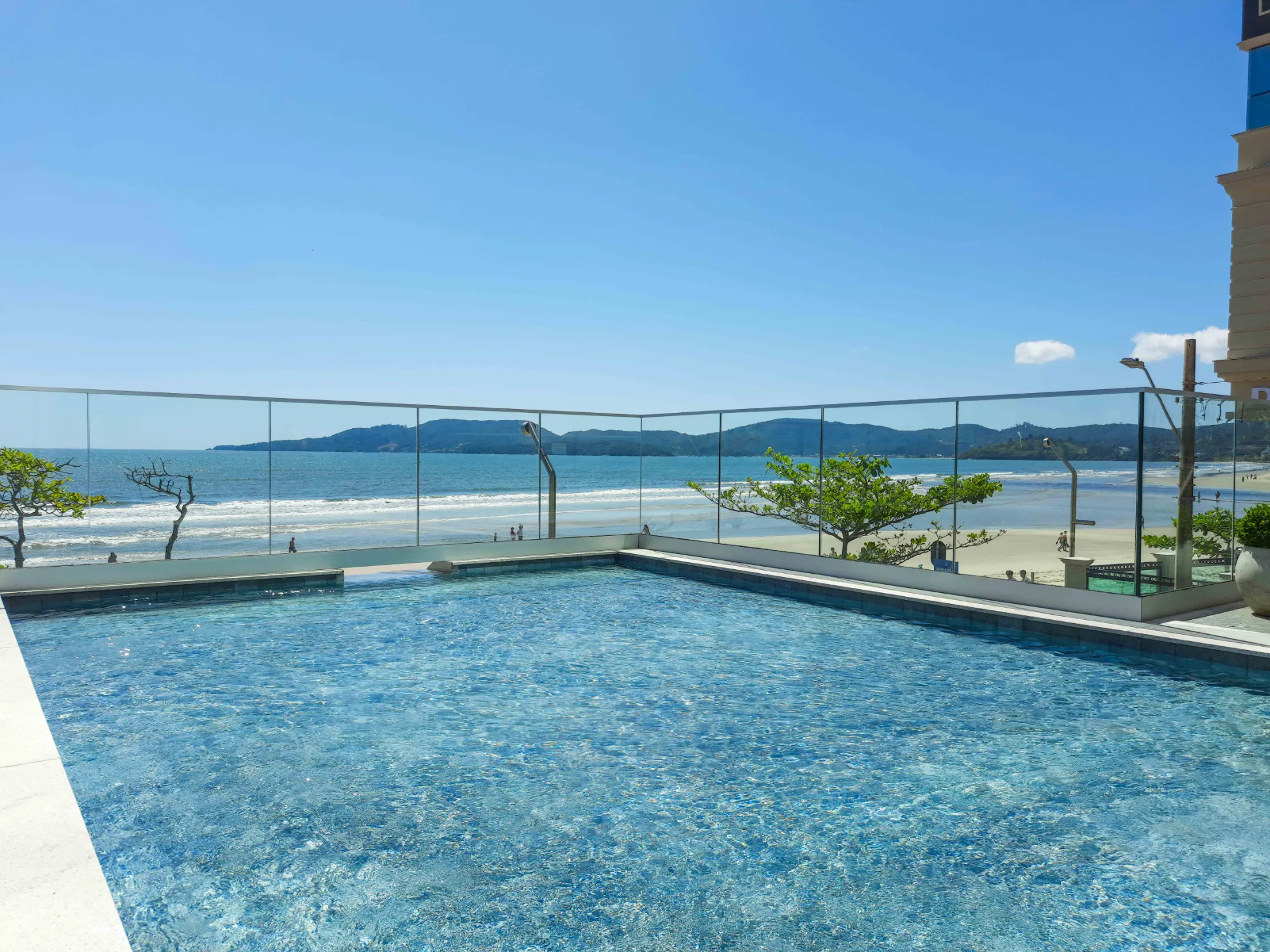 Apartamento no Edifício Albamar Meia Praia em Itapema - foto 8