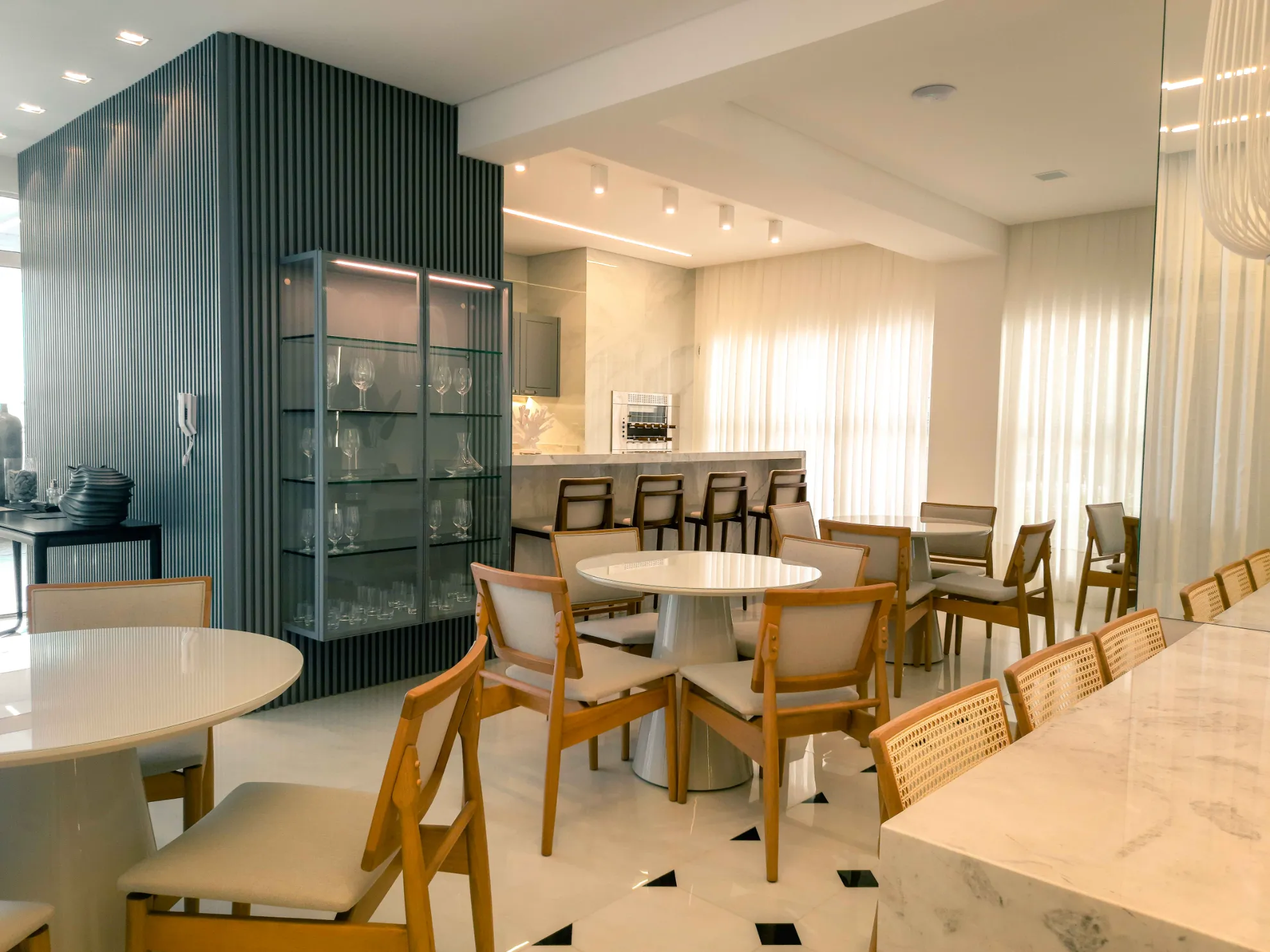 Apartamento no Edifício Albamar Meia Praia em Itapema - foto 10