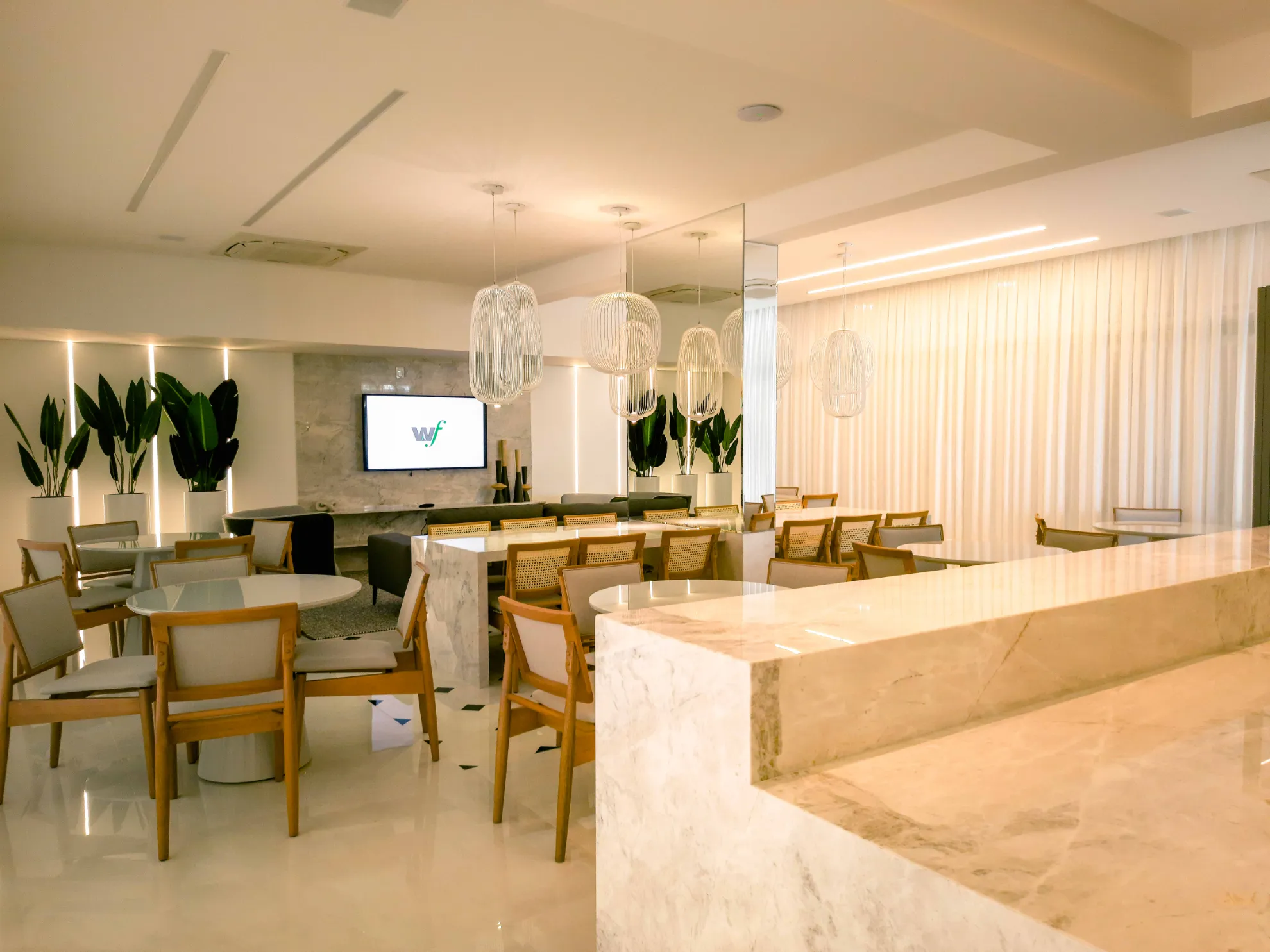 Apartamento no Edifício Albamar Meia Praia em Itapema - foto 11