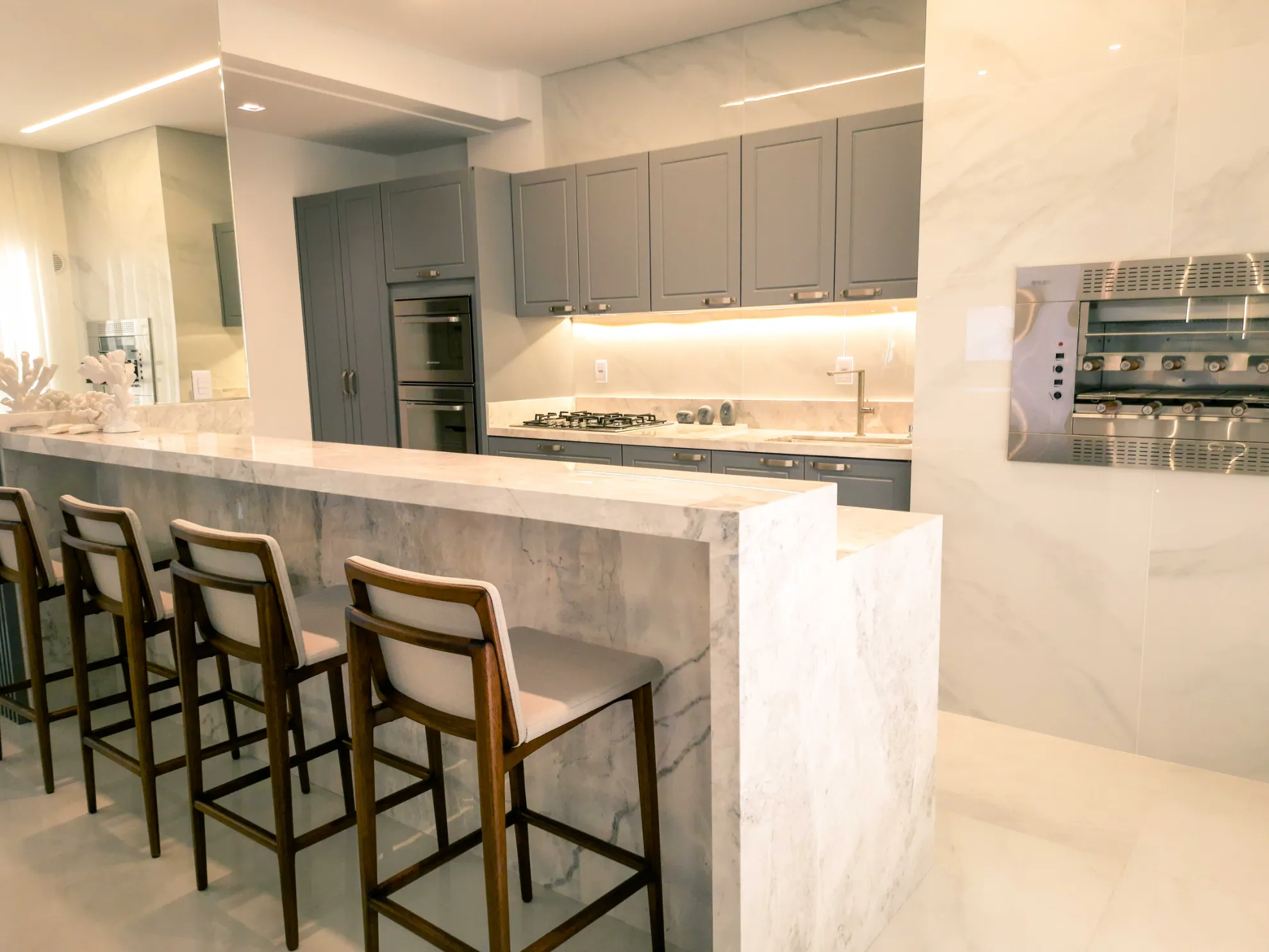 Apartamento no Edifício Albamar Meia Praia em Itapema - foto 12