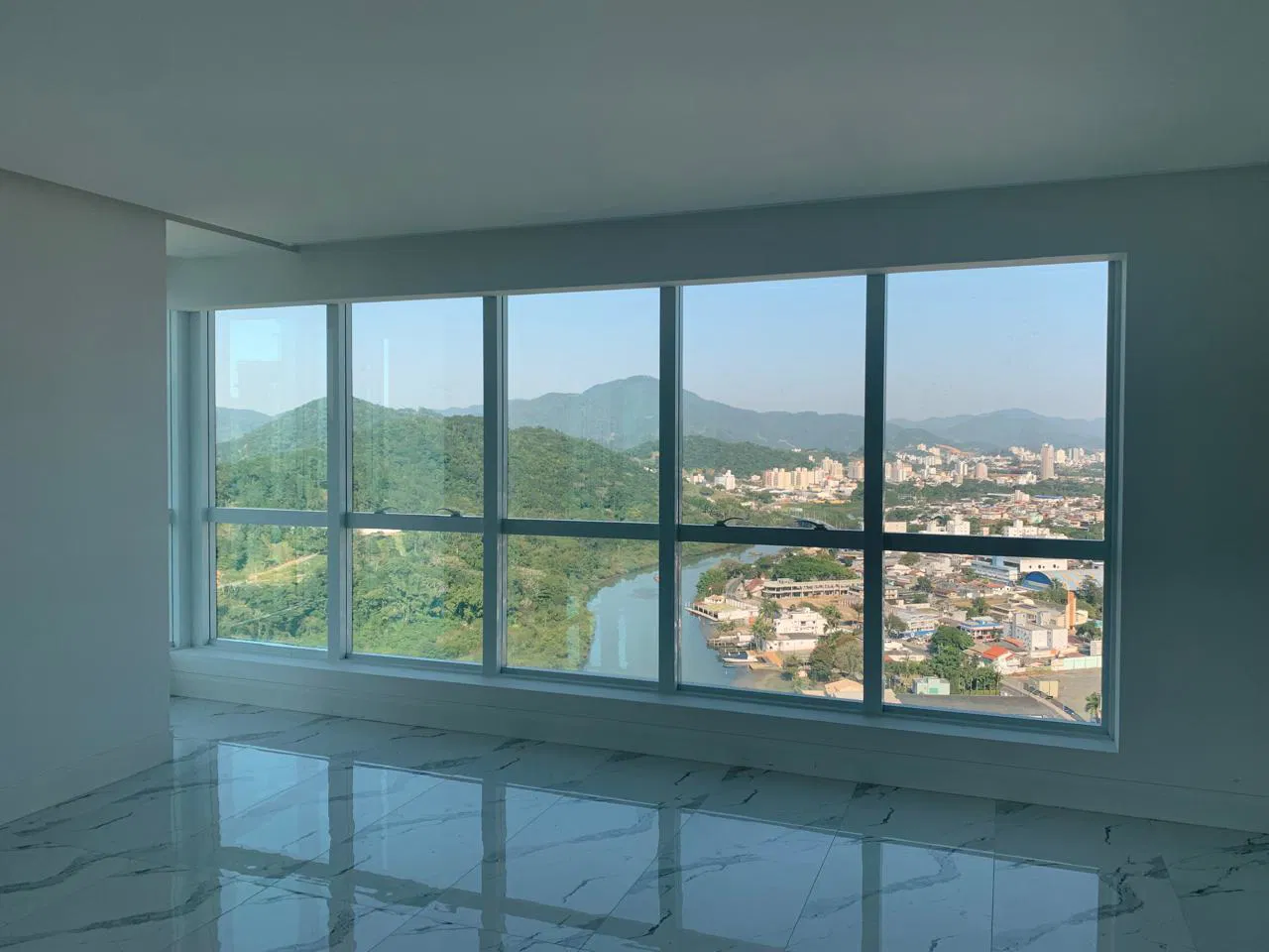 Apartamento no Ed. Marina Beach na Barra Sul de Balneário Camboriú - foto 9