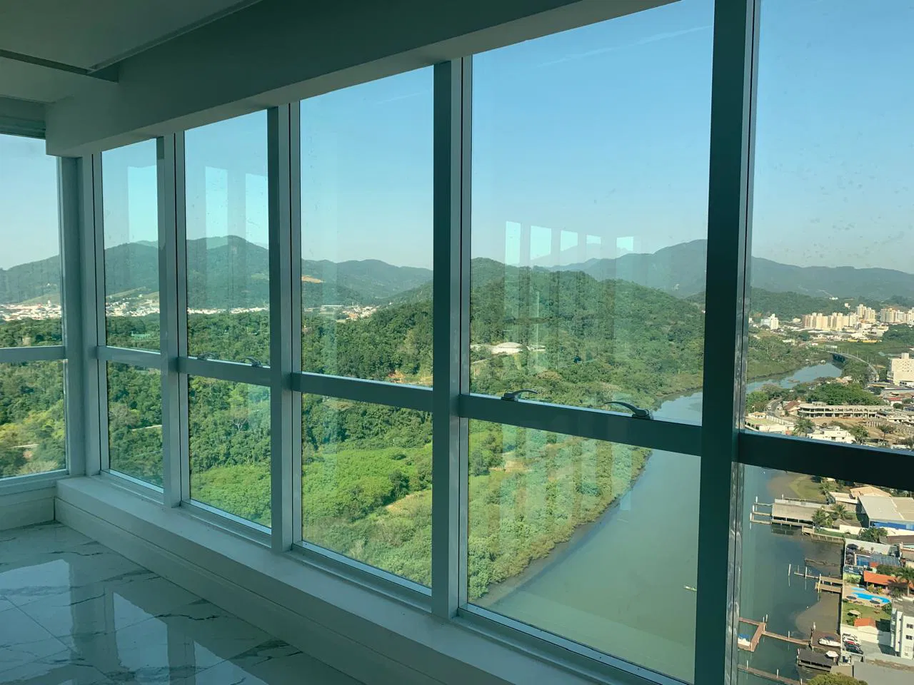 Apartamento no Ed. Marina Beach na Barra Sul de Balneário Camboriú - foto 11