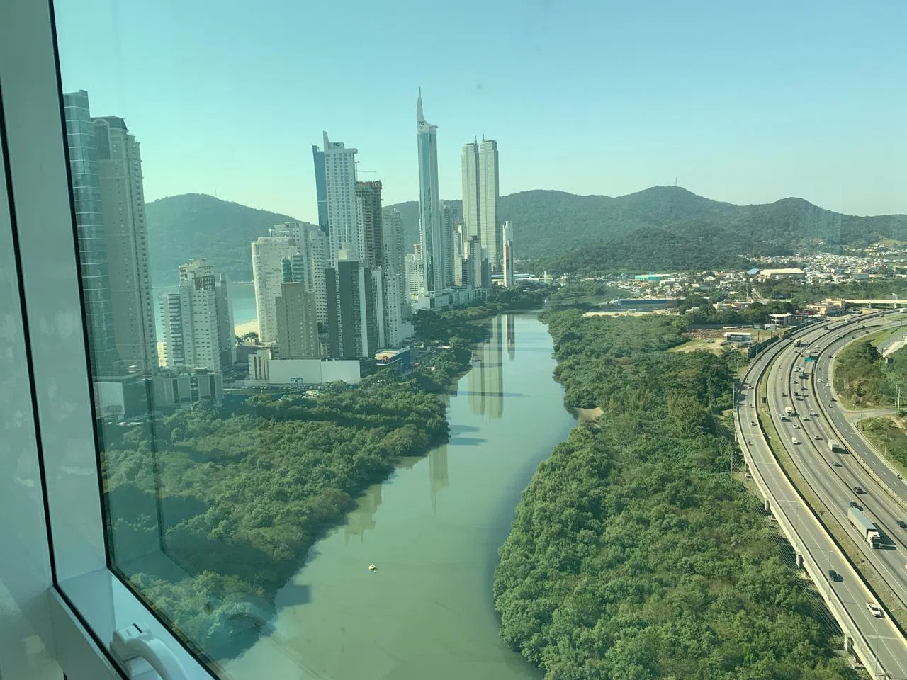 Apartamento no Ed. Marina Beach na Barra Sul de Balneário Camboriú - foto 12
