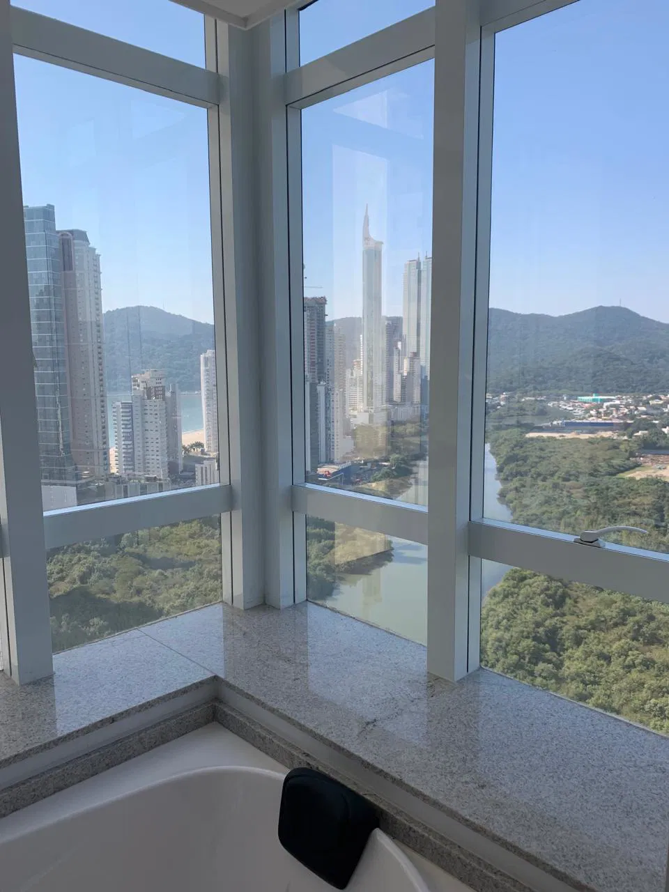 Apartamento no Ed. Marina Beach na Barra Sul de Balneário Camboriú - foto 15