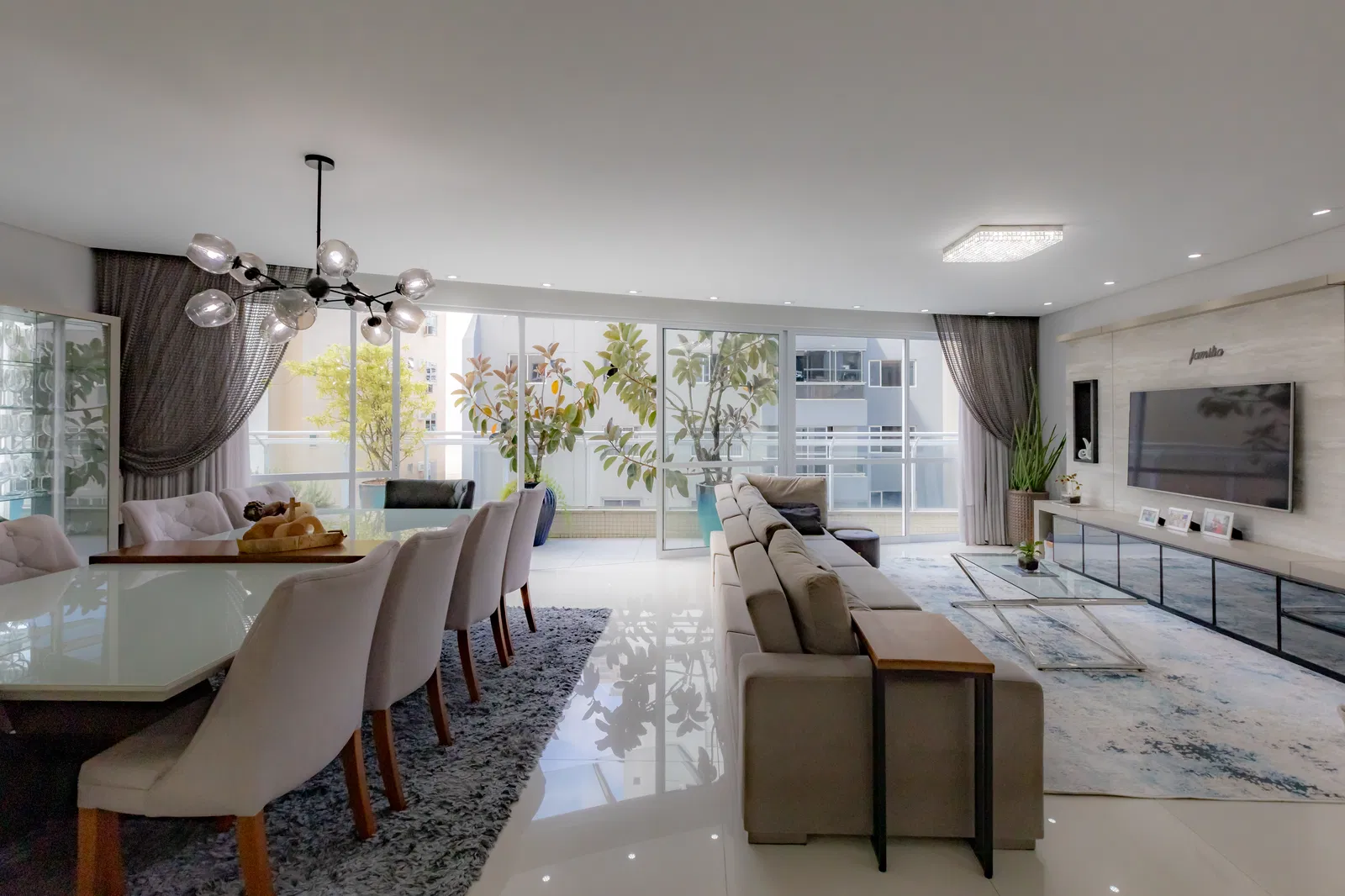 Apartamento no Edifício Royal Garden em Balneário Camboriú - foto 2