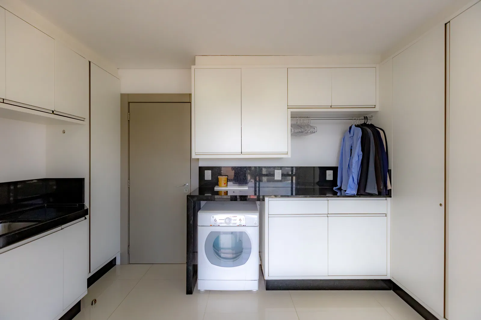 Apartamento no Edifício Royal Garden em Balneário Camboriú - foto 17