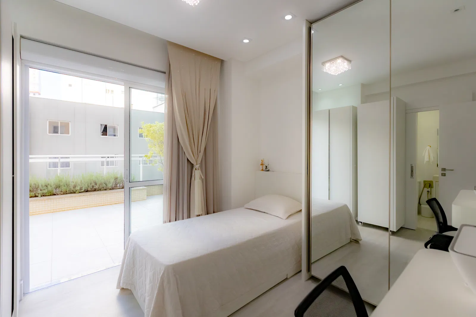 Apartamento no Edifício Royal Garden em Balneário Camboriú - foto 21