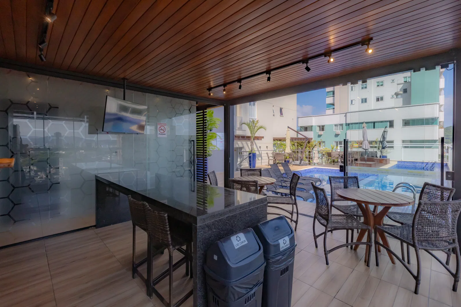 Apartamento no Edifício Royal Garden em Balneário Camboriú - foto 35
