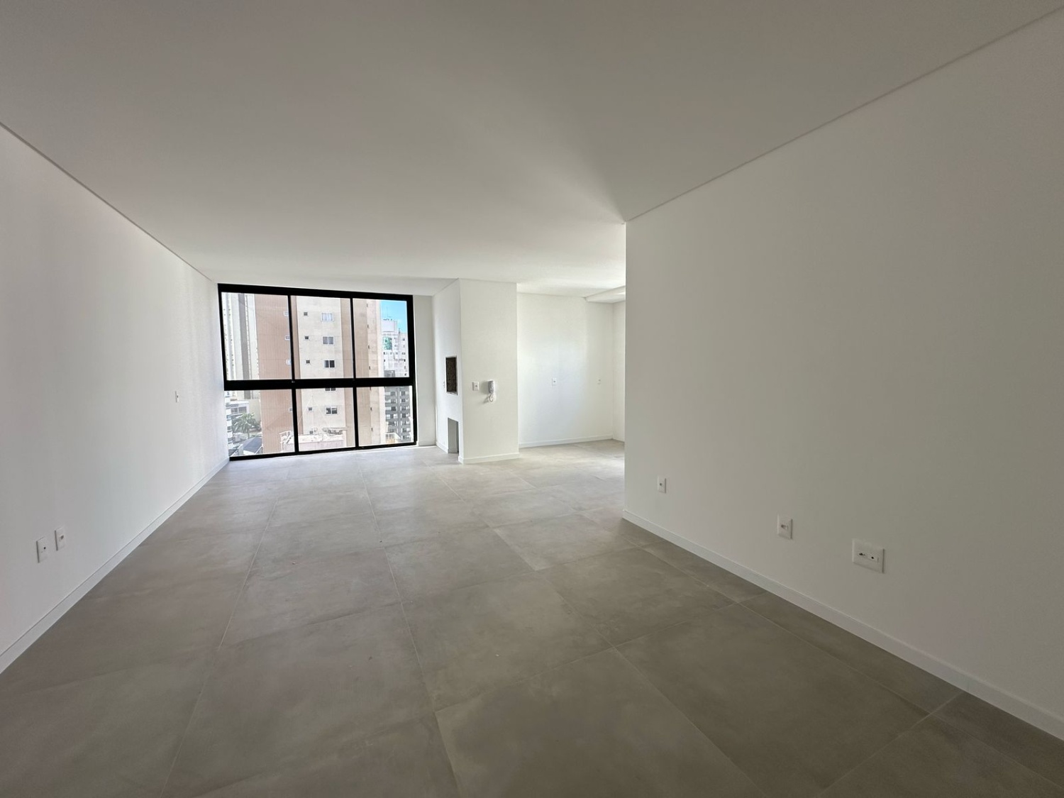 Apartamento à venda no Edifício Farol de Valença no Centro de Balneário Camboriú - foto 5