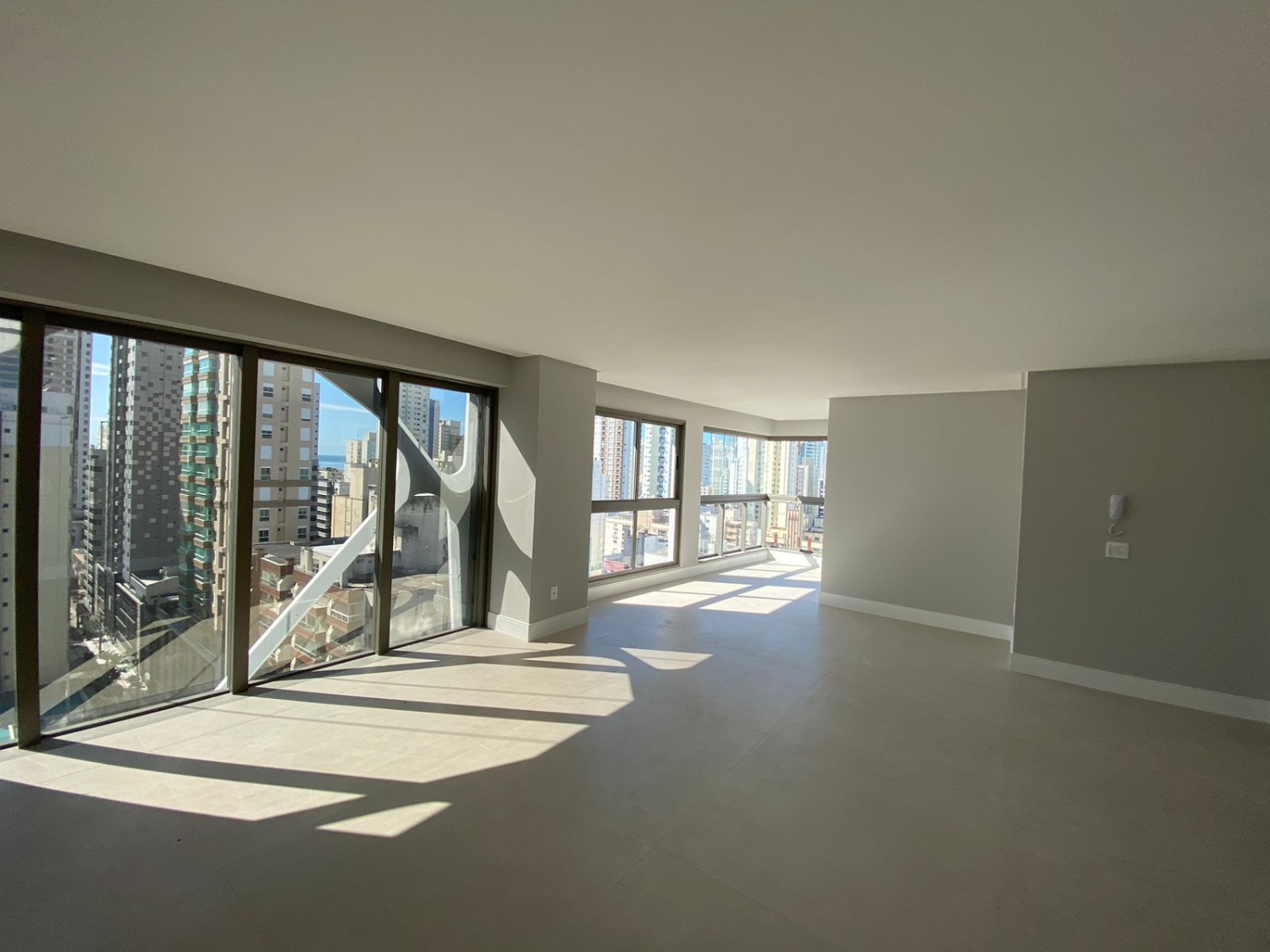 Apartamento no Edifício Torre de Mallorca em Balneário Camboriú - foto 2